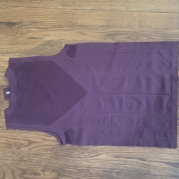 Athleta Oxygen Tank - Picture 8 of 10